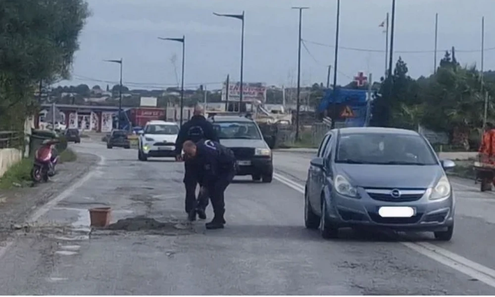 Αμετανόητος ο Περιφερειάρχης Νοτίου Αιγαίου για την λακκούβα στην Κω: Επιληφθήκαμε της ζημιάς ενώ οι Αστυνομικοί δεν έλαβαν μέτρα προστασίας”